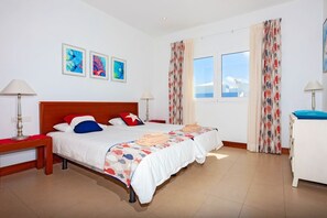 3 quartos, ferros/tábuas de passar roupa, acesso à internet