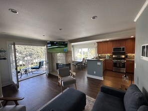 Smart TV - 2 Bed Condo Steps From the Bay w/  Balcony (San Diego)