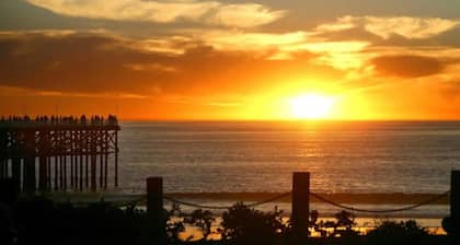 2 Bed Condo Steps From the Bay w/  Balcony