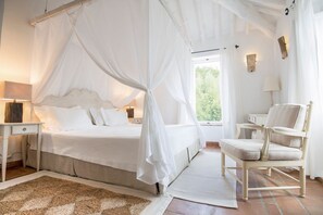 7 chambres, fer et planche à repasser, accès Internet, draps fournis