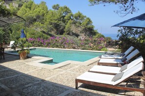 A pool area with lounge chairs, a pergola, and a view of the sea. - Villa Carme - Four Bedroom Villa, Sleeps 8 (Deya)