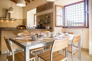 تناول الطعام