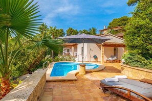 A private pool area with a stone deck, a lounge chair, and a covered seating area with a table. - Bendinat Golf - Four Bedroom Villa, Sleeps 8 (Calvià)