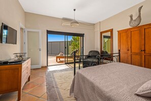 Room - Bendinat Golf - Four Bedroom Villa, Sleeps 8 (Calvià)
