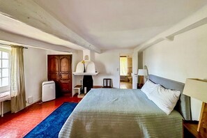 5 Schlafzimmer, Bügeleisen/Bügelbrett, Internetzugang, Bettwäsche