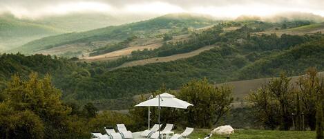 Een verwarmd zwembad