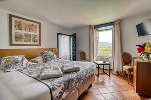 12 chambres, fer et planche à repasser, lit parapluie, Wi-Fi