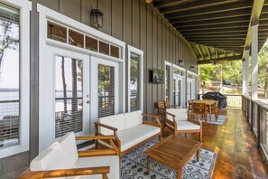 Outdoor dining - Rod’s Place at Lake Martin! (Dadeville)