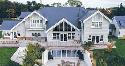 New England Mansion - Sechs Schlafzimmer Villa, Schläft 15