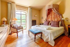 4 chambres, fer et planche à repasser, Wi-Fi, draps fournis