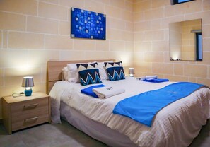 3 makuuhuonetta, silitysrauta/-lauta, internet, vuodevaatteet