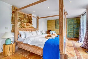 6 chambres, fer et planche à repasser, accès Internet, draps fournis