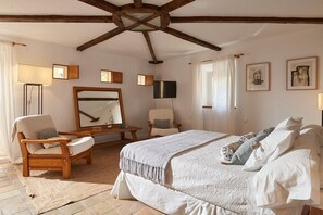 9 habitaciones, tabla de planchar con plancha, wifi y ropa de cama 