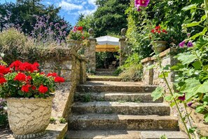 Property grounds - Mulberry House - Seven Bedroom Villa, Sleeps 16 (Forton)