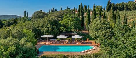 Een verwarmd zwembad