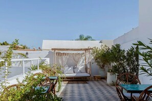 Outdoor dining - Riad Gypsum - Seven Bedroom Villa, Sleeps 15 (Marrakech)
