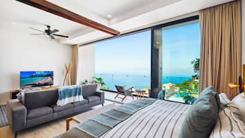 Departamento Deluxe, 2 habitaciones, vista a la bahía | Área de sala de estar | Smart TV de 50 pulgadas con canales digitales