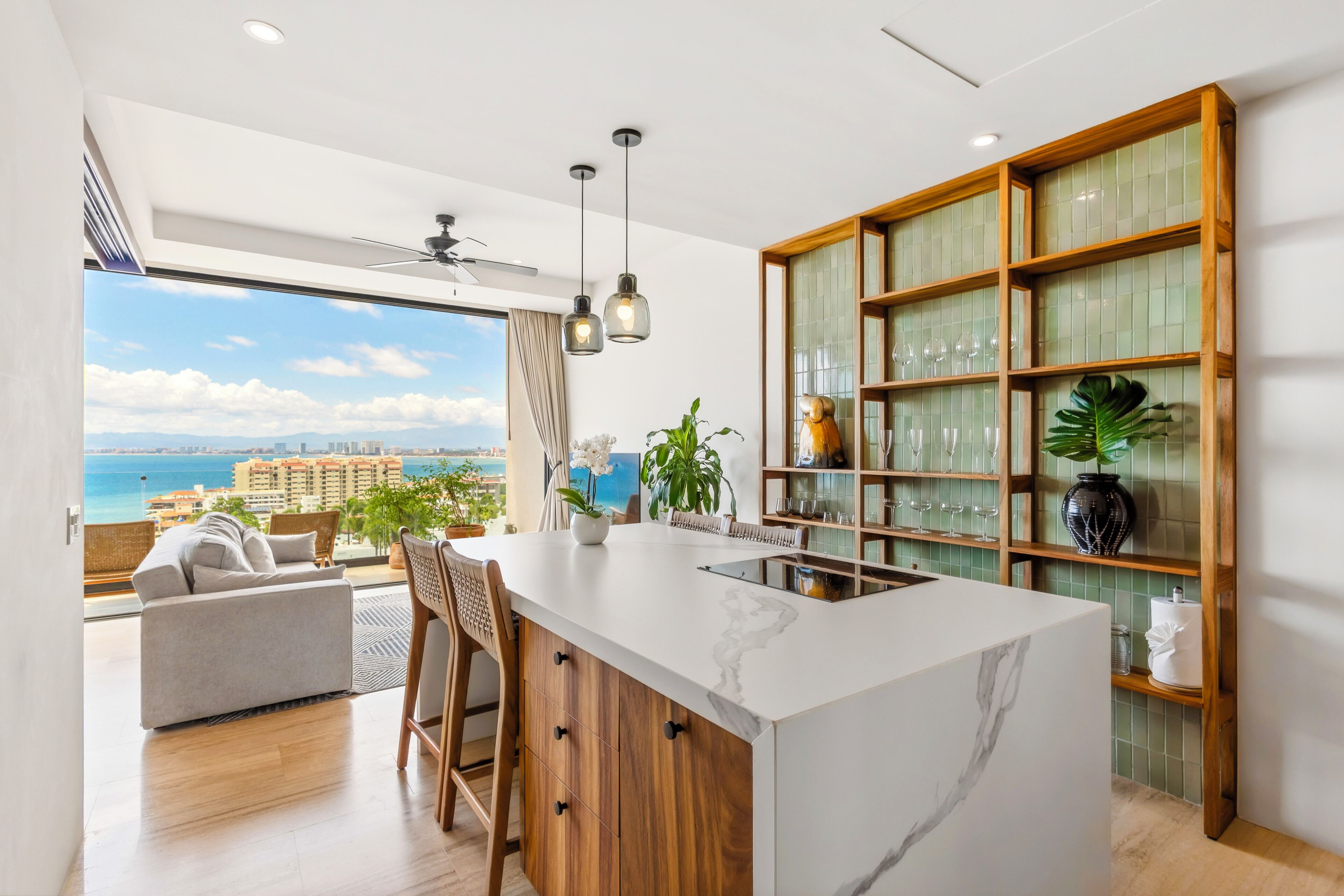 Penthouse Mewah, 2 kamar tidur, pemandangan samudra | Seprai premium dan dilengkapi dengan perabotan berbeda-beda
