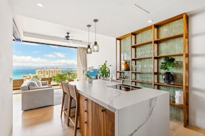 Penthouse Cao cấp, 2 phòng ngủ, quang cảnh biển | Bộ đồ giường cao cấp, trang bị nội thất với thiết kế riêng biệt
