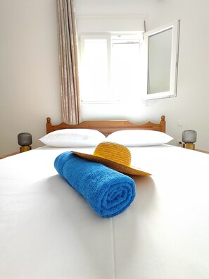 Premium bedding, in-room safe, iron/ironing board, free WiFi - Oasis Apartments (Santorini)