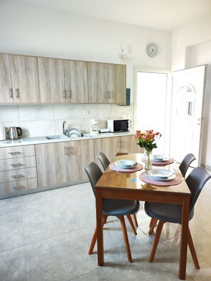 Dining room - Oasis Apartments (Santorini)