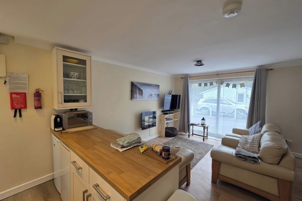 Cottage | Living area