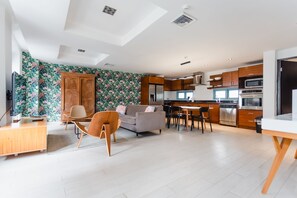 Deluxe Apartment | Living area