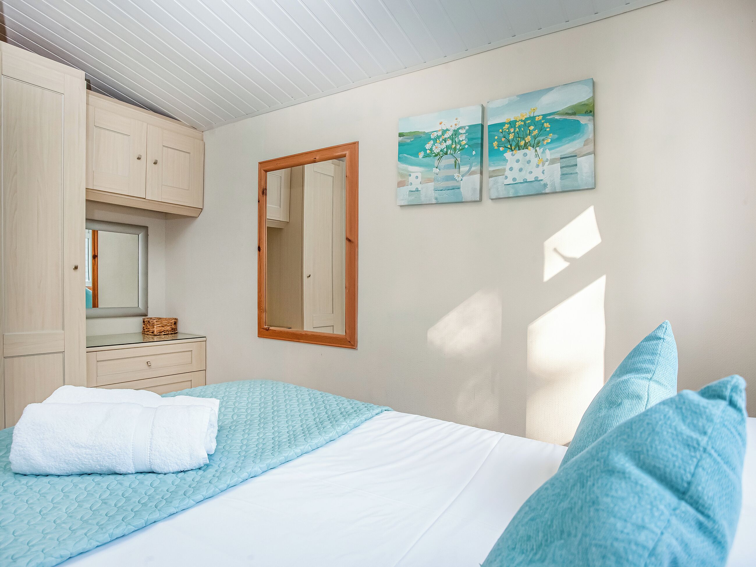 2 bedrooms, bed sheets