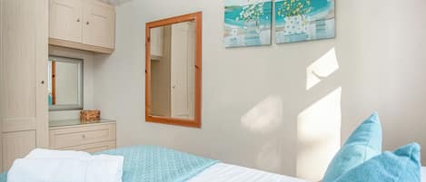 2 bedrooms, bed sheets