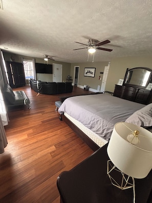 4 habitaciones, tabla de planchar con plancha, wifi y ropa de cama
