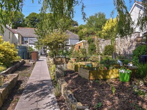 Property grounds - 1 bedroom accommodation in Angarrack, near Hayle (Angarrack, near Hayle)