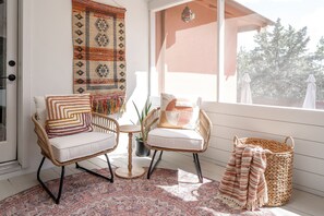 Terrace/patio - 4 KING beds + 3BA, hot tub, new reno, walk 2 trail , huge outdoor patio (Sedona)