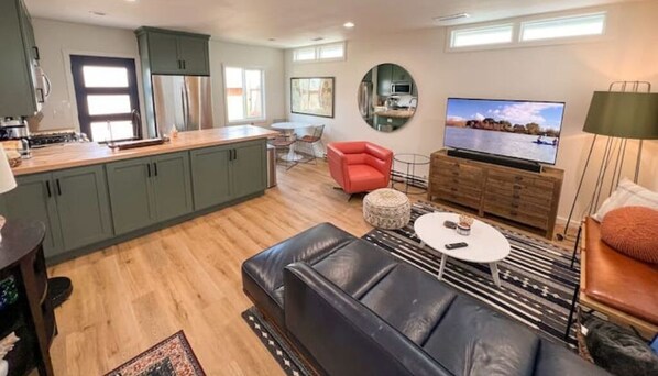 Smart TV - Luxurious West Side Duplex (Los Angeles)