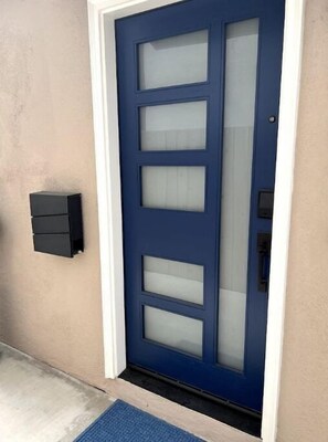 Exterior detail - Luxurious West Side Duplex (Los Angeles)