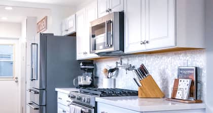 3 bedroom 2 bath private house,walkable to restaurants, shops, and breweries.