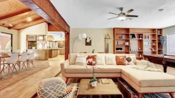 智能电视、壁炉、乒乓球、书