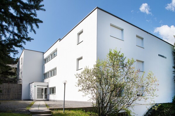 المنشأة من الخارج