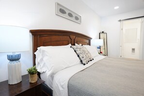 2 bedrooms, iron/ironing board, Internet, bed sheets