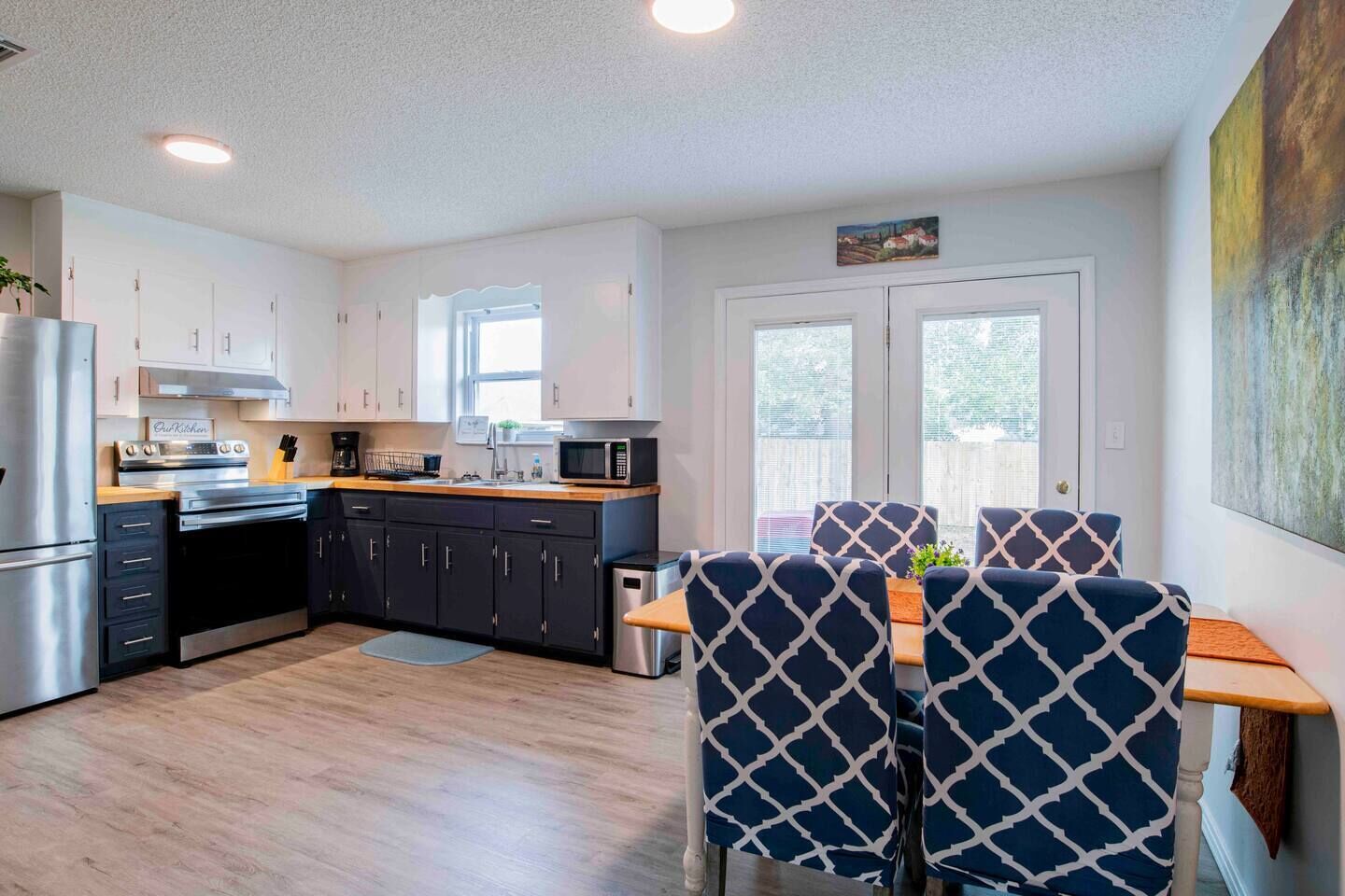 Overlook Backyard Retreat~families welcome~central