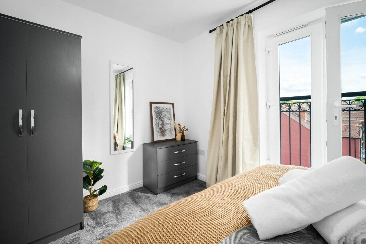 2 habitaciones, tabla de planchar con plancha y wifi gratis 