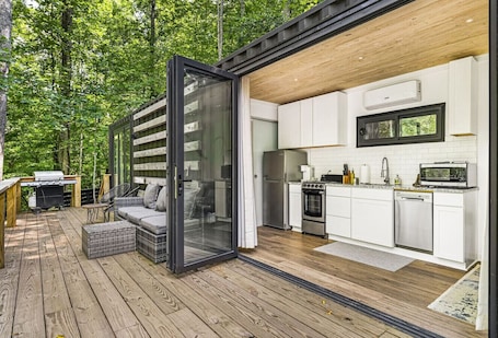 Fridge, microwave, oven, stovetop. Private Villa - “Elevation” 5 Star @ Basecamp