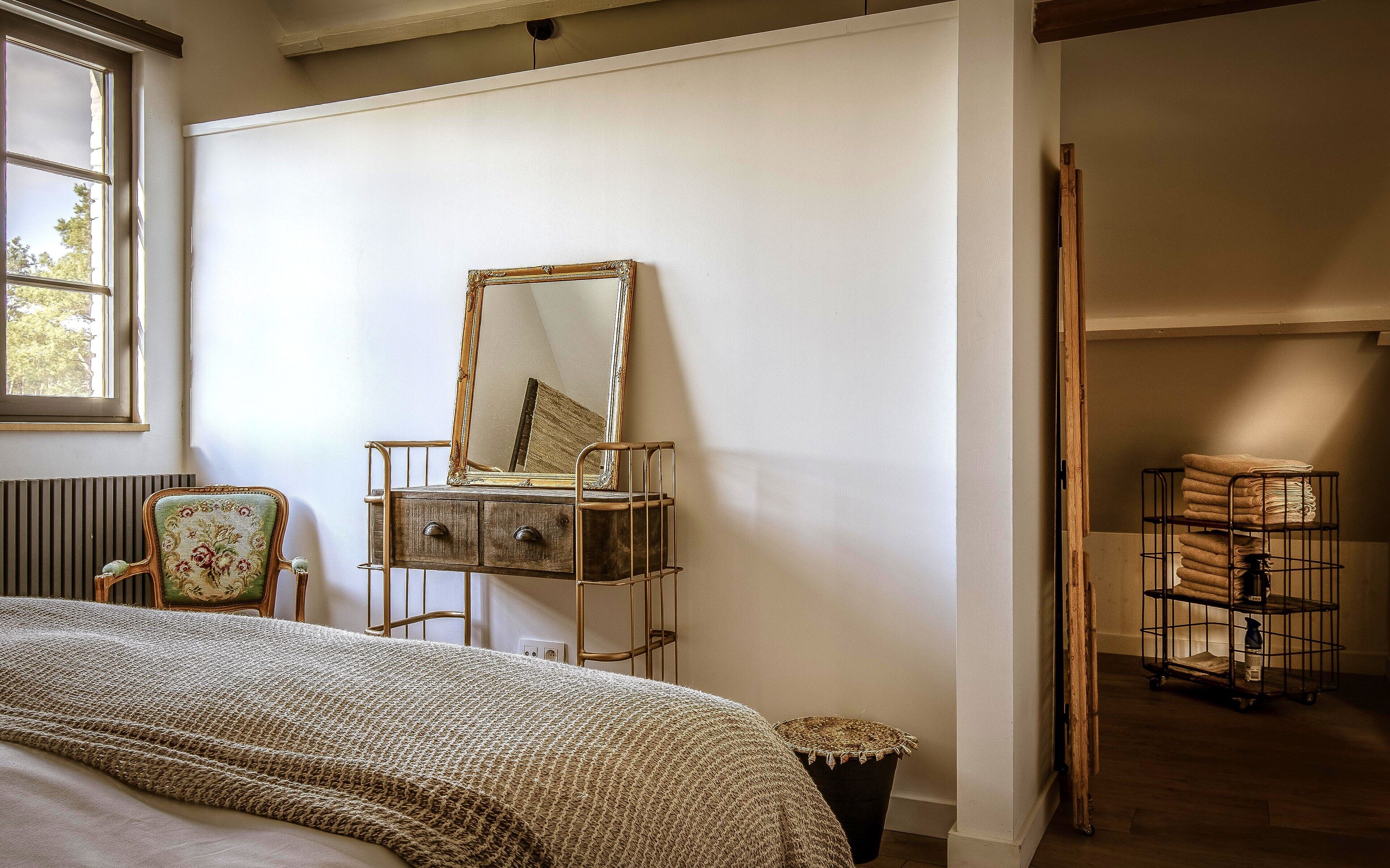 4 slaapkamers, een strijkplank/strijkijzer, reisbedje, gratis wifi