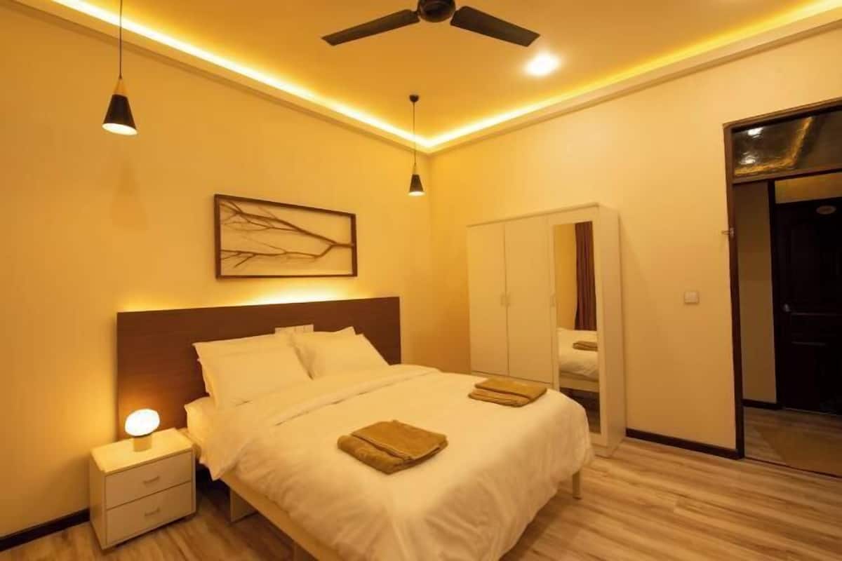 1 bedroom, minibar, desk, laptop workspace