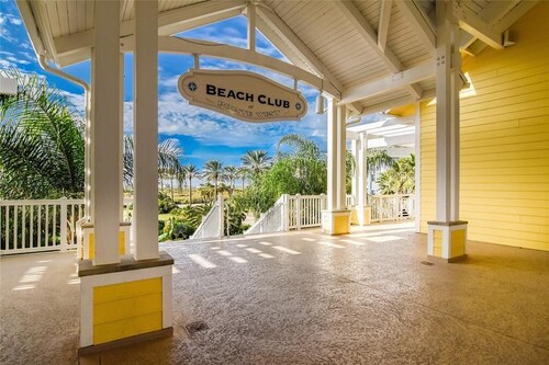 Almost Heaven-Top Floor - Ocean Front Views - 3BD/2BA. Sleeps 9