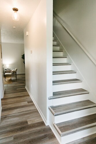 "Morning View 1" Cozy Modern Stay - College/Hiking