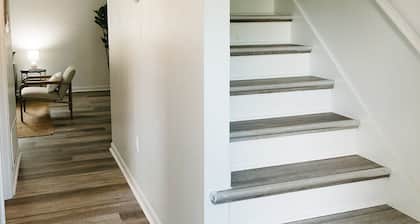 "Morning View 1" Cozy Modern Stay - College/Hiking