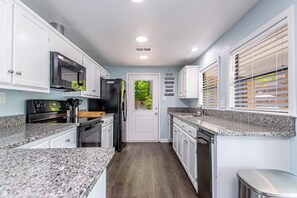 Private kitchen - Full Fresh Remodel on Quiet Lake (Alexander)