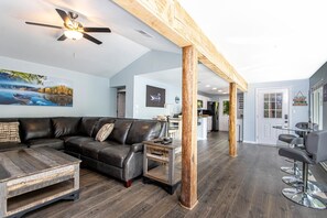 Living area - Full Fresh Remodel on Quiet Lake (Alexander)