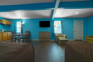 Chambre, plusieurs lits, coin cuisine