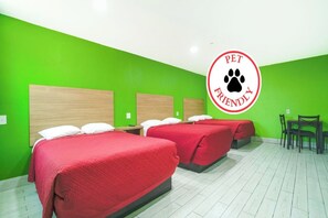 Chambre, plusieurs lits, coin cuisine